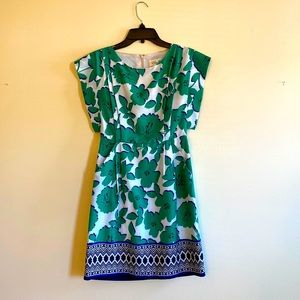 Beautiful print dress. Size 0. With pockets